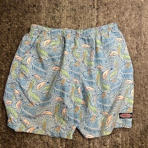 Men’s Vineyard Vines Bathing Suit, Size Large!! Fun summer print!!